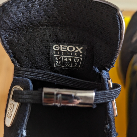 Gently used GEOX Navy Blue Sneakers size 5, EU 35 - Picture 6 of 11